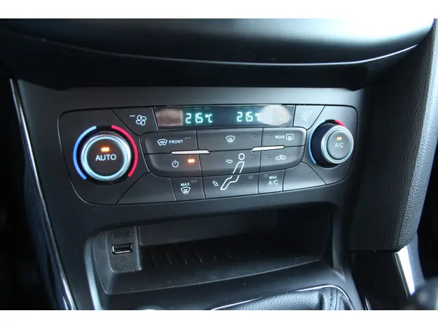 Ford Focus 1.0 126 Pk Titanium HB 2016 Benzine 19