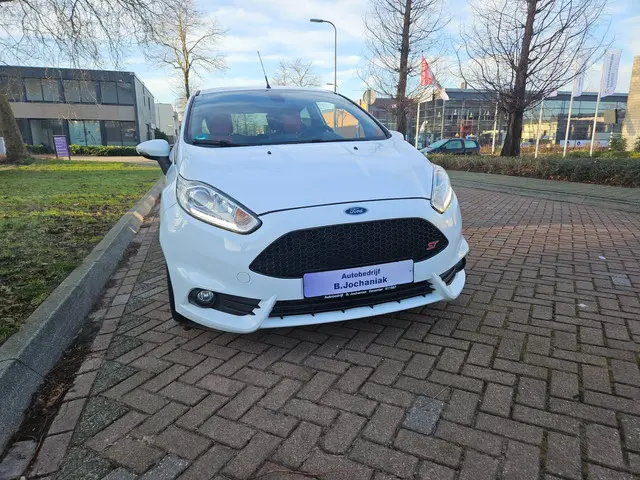Ford Fiesta 1.6 ST1 134KW 182PK MOOIE AUTO 2014 Benzine 9