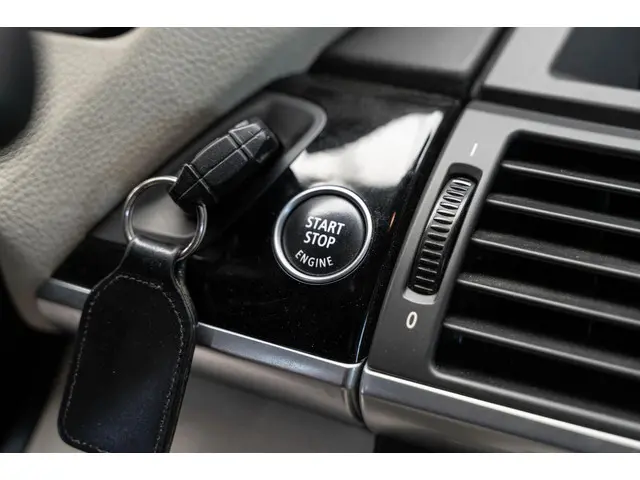 BMW X5 4.4i M 556 PK Akrapovic Full Option 2012 Benzine 24