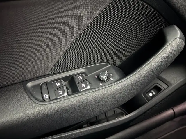 Audi A3 Sportback 1.4 e-tron Sport 2018 Hybride Benzine 18