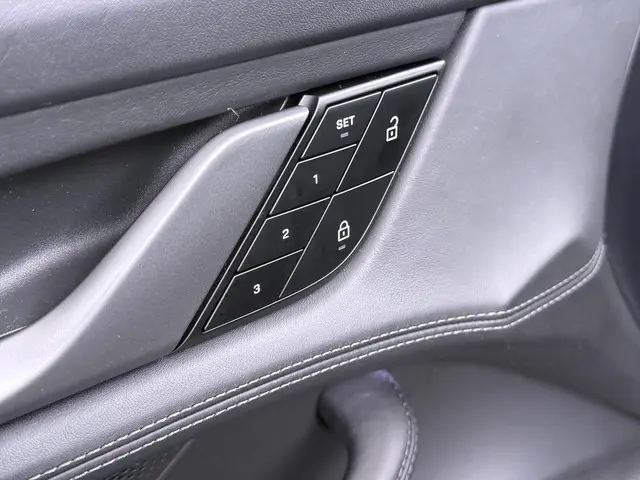 Porsche Taycan Performance 84 kWh 2024 Elektrisch 18