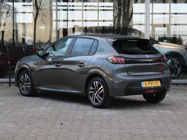 Peugeot 208 1.2 PT Style 2023 Benzine 2