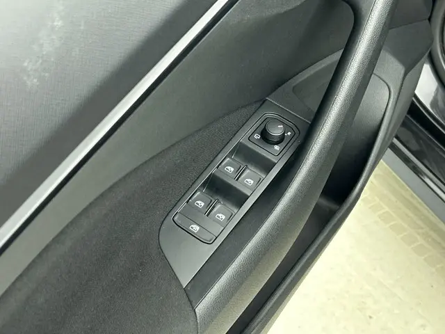 Škoda Kamiq 1.0 TSI Business Edition DSG 2025 Benzine 26