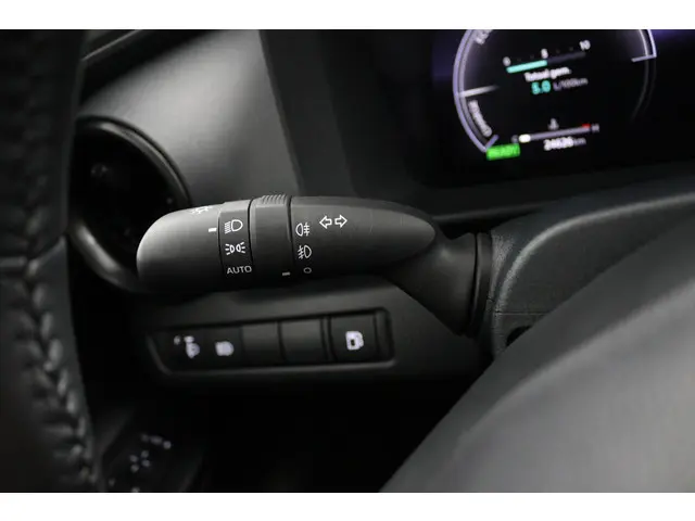 Toyota C-HR 1.8 Hybrid 140 Dynamic 2024 Hybride Benzine 30