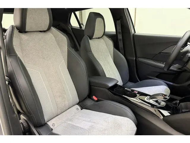 Peugeot e-2008 EV GT Pack 50 kWh 2022 Elektrisch 13
