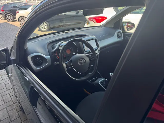 Toyota Aygo 1.0 VVT-i x-play 2017 Benzine 3