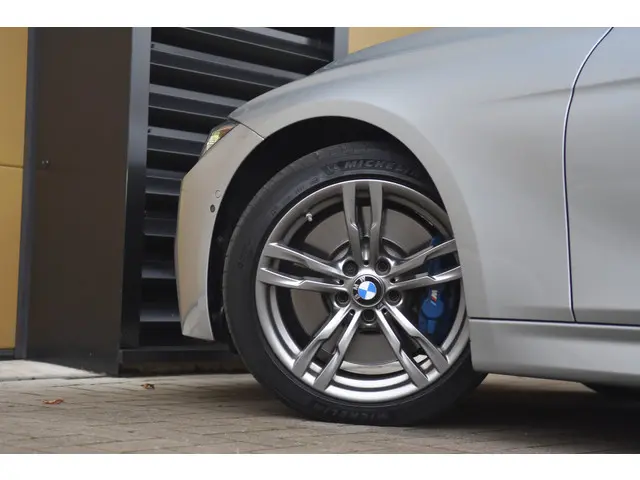 BMW 3 Serie 340i High Executive 2018 Benzine 33
