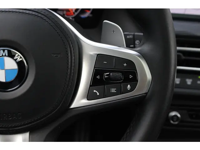 BMW 1 Serie 120i High Executive Edition 2021 Benzine 34