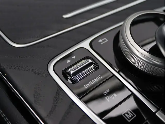 Mercedes-Benz GLC 220 d 4MATIC 2018 Diesel 51