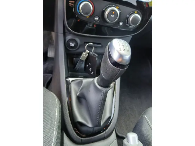 Renault Clio Estate 0.9 TCe Limited 2018 Benzine 20