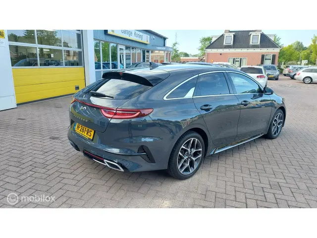 Kia ProCeed 3