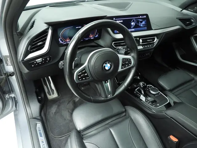 BMW 1 Serie 5-deurs M135i xDrive 2023 Benzine 6