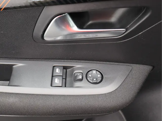 Peugeot 208 1.2 PureTech Active/ zeer mooi! 2023 Benzine 28