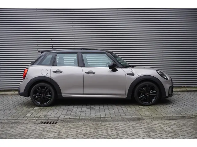 MINI 5-Deurs Cooper 2022 Benzine 4