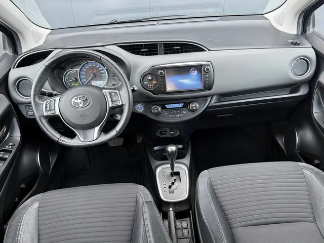 Toyota Yaris 1.5 Hybrid Dynamic 2014 Hybride Benzine 11
