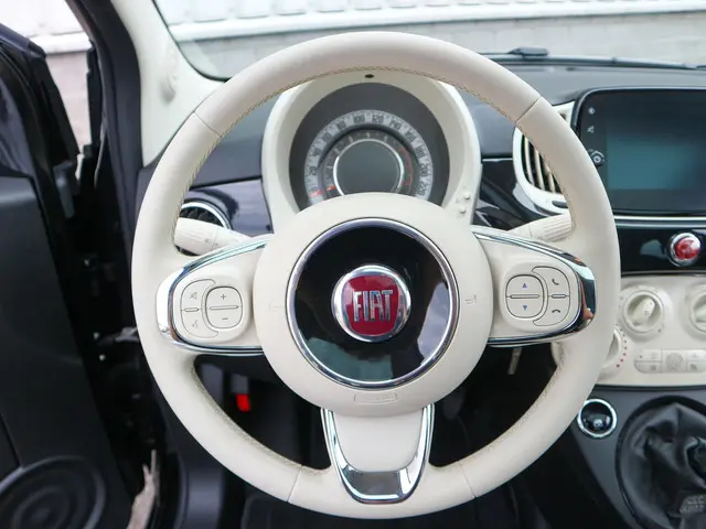 Fiat 500 1.0 Hybrid Dolce Vita 2021 Benzine 12