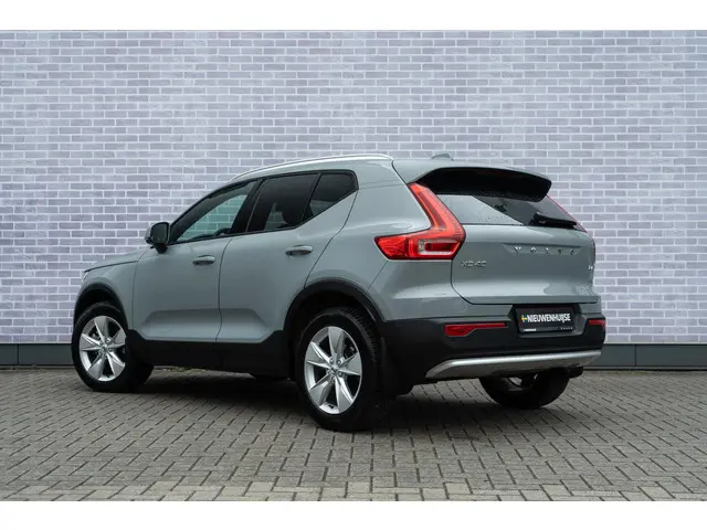 Volvo XC40 B4 197 pk Core 2023 Benzine 2