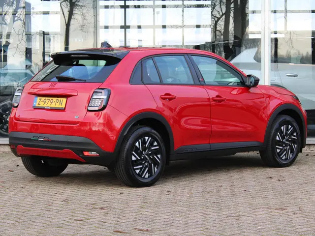 Fiat 600 600e RED 54 kWh 2024 Elektrisch 6