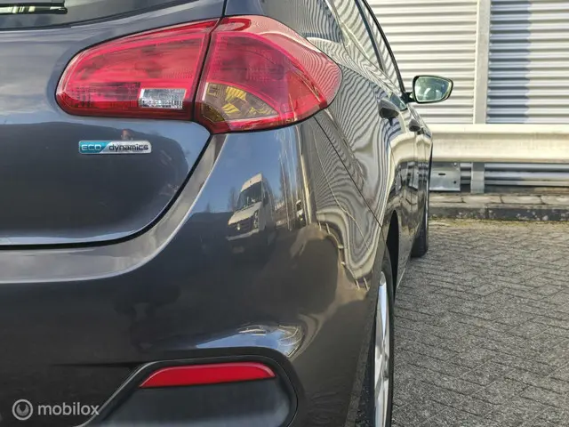 Kia cee'd 1.6 GDI ComfortLine |Jaar Garantie !! 2015 Benzine 33