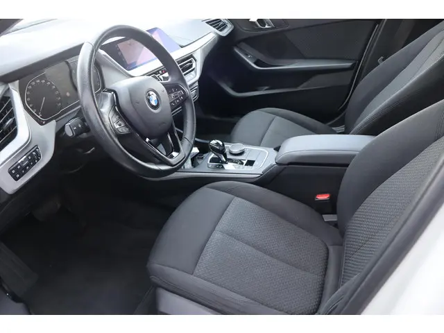 BMW 1 Serie 118i Executive Edition 2019 Benzine 20