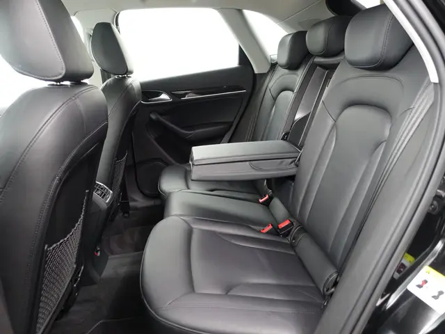 Audi Q3 2.0 TFSI Quattro S-line Aut- 2015 Benzine 28