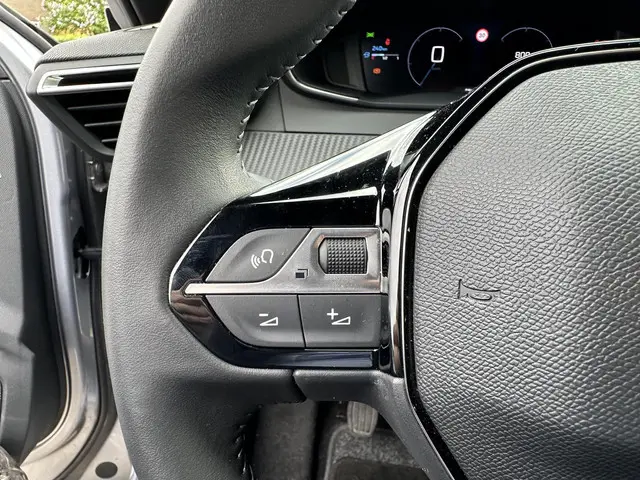 Peugeot 2008 1.2 Turbo 100 PK Allure 2023 Benzine 39