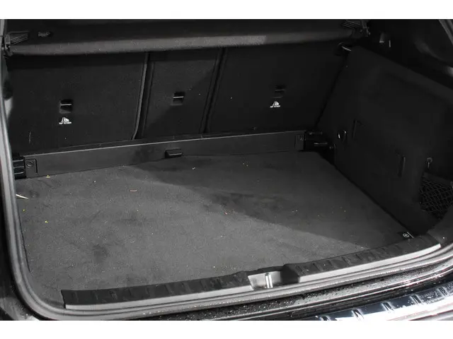 Mercedes-Benz GLA 200 AMG Line Automaat 2020 Benzine 33