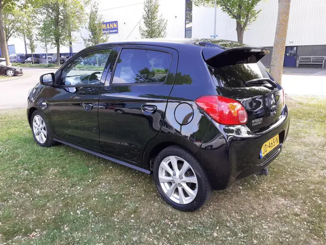 Mitsubishi Space Star 1.2 Intense+ *airco*5 drs* 2014 Benzine 6