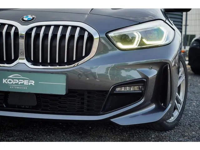 BMW 1 Serie 118i High Executive 2021 Benzine 42
