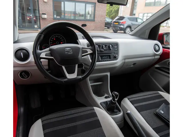 SEAT Mii 1.0 Style Chic 2014 Benzine 12