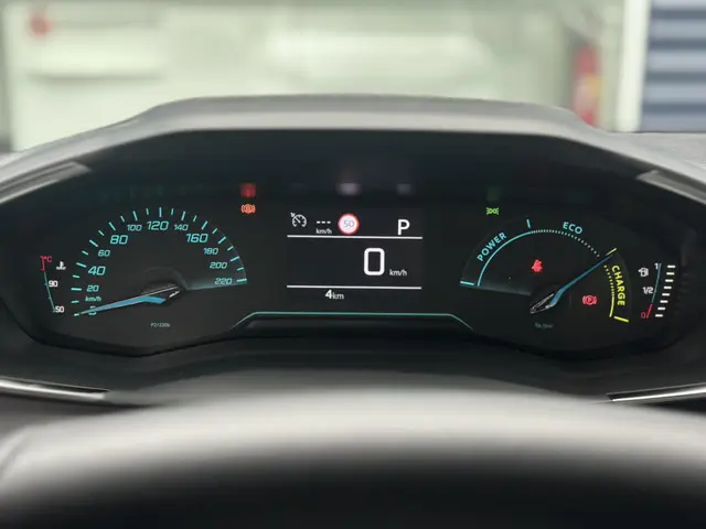 Peugeot 208 1.2 Hybrid 110 e-DCS6 Style 2025 Benzine 27