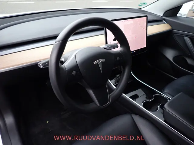 Tesla Model 3 SR+ 2020 Elektrisch 10