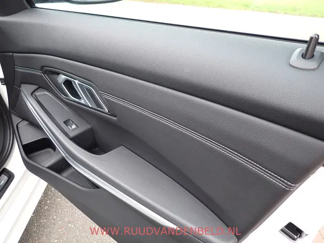 BMW 3 Serie Touring 330e 2021 Hybride Benzine 20