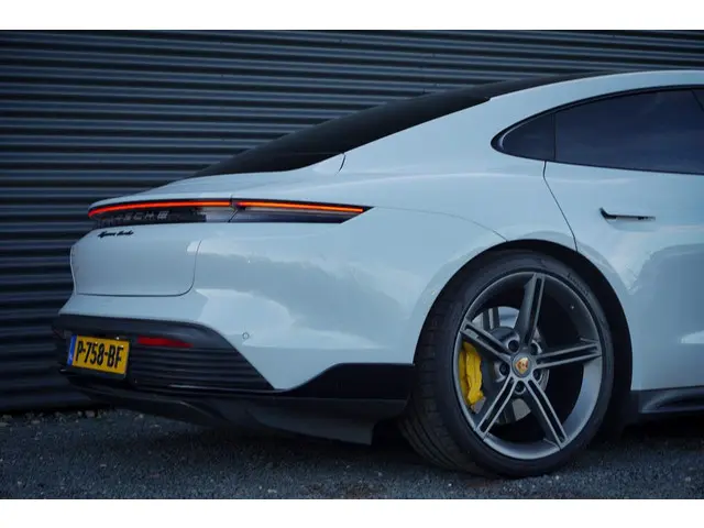 Porsche Taycan Turbo 93 kWh 2020 Elektrisch 34