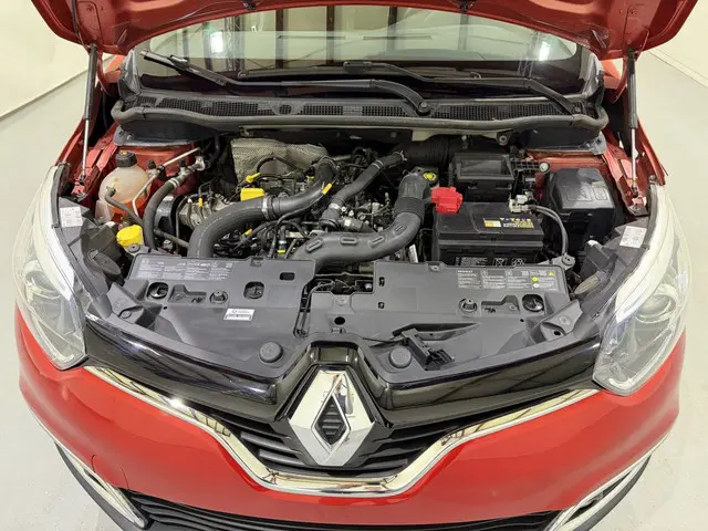 Renault Captur 0.9 TCe Helly Hansen NAP 2015 Benzine 29