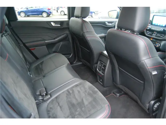 Ford Kuga 2.5 PHEV ST-Line X 2022 Hybride Benzine 38