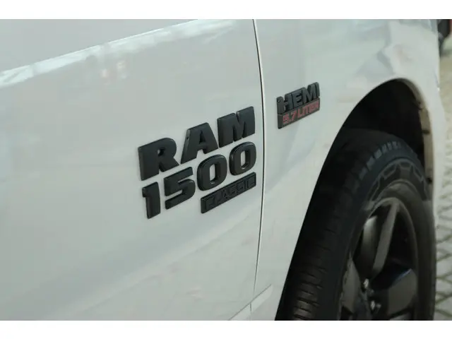 Dodge Ram 1500 5.7 V8 4x4 CREW CAB 2024 Benzine 32
