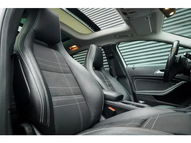 Mercedes-Benz GLA 250 4Matic 2015 Benzine 18