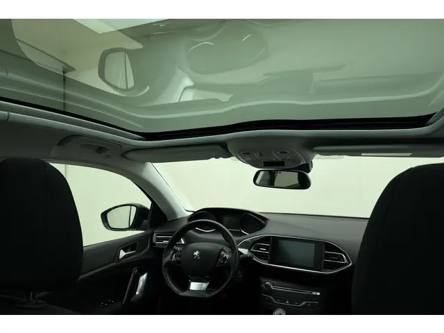 Peugeot 308 1.2 PureTech Blue Lion 2017 Benzine 27