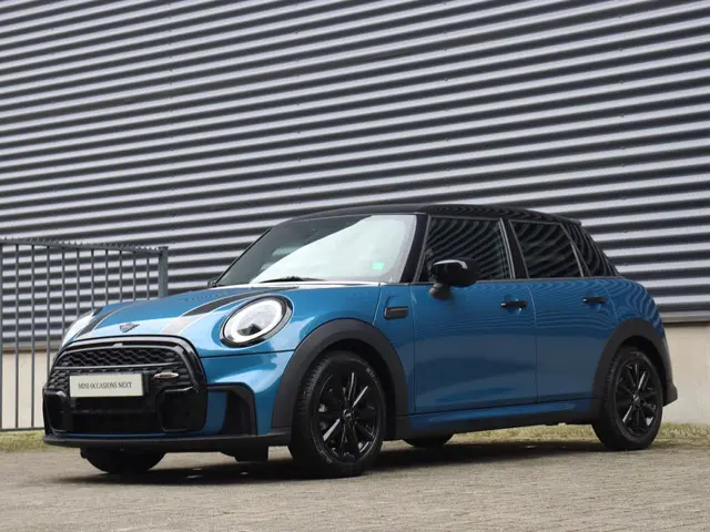 MINI 5-Deurs Cooper 2022 Benzine 30