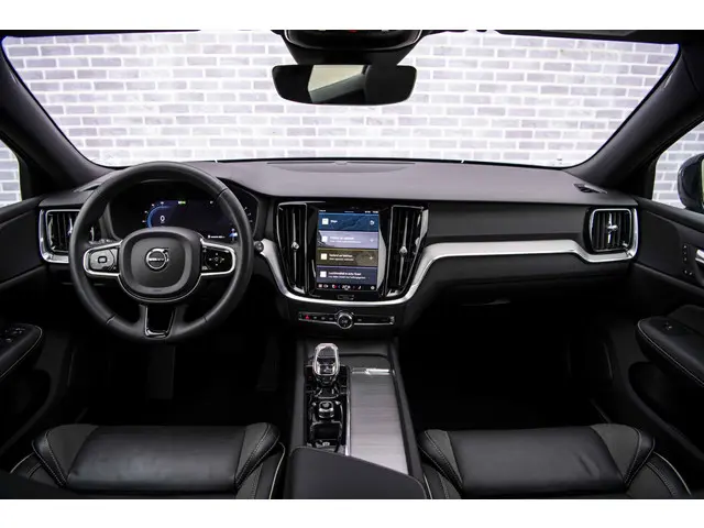 Volvo V60 2.0 B4 Plus Dark 2023 Benzine 6