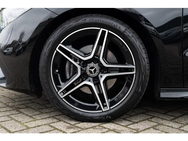 Mercedes-Benz CLA 180 AMG Line 2024 Benzine 9