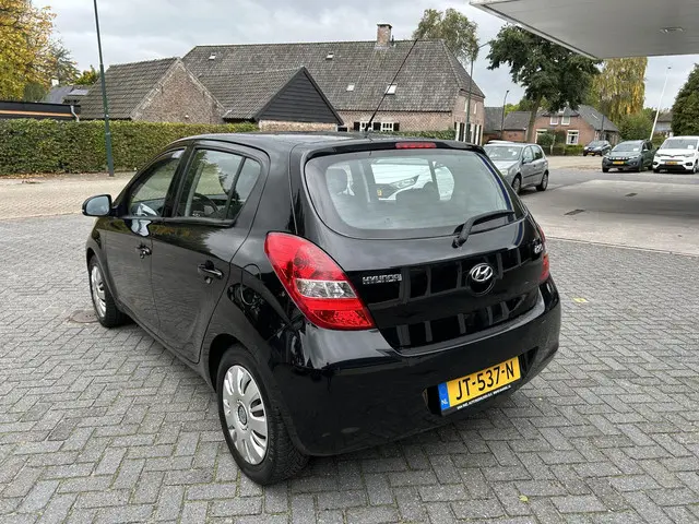 Hyundai i20 1.2i Business Edition 2012 Benzine 7