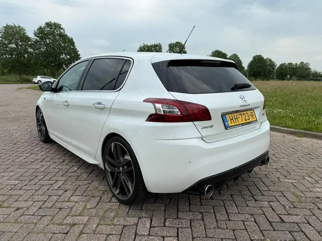 Peugeot 308 1.6 e-THP GTi 250 2015 Benzine 2