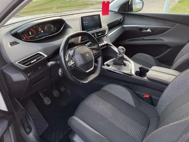 Peugeot 5008 1.2 PureTech Active 2019 Benzine 9