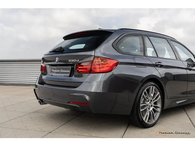 BMW 3 Serie Touring 330d High Executive 2012 Diesel 24