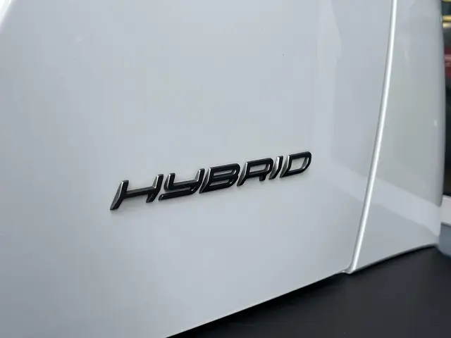 Peugeot 2008 1.2 Hybrid 145 PK GT 2025 Hybride Benzine 31