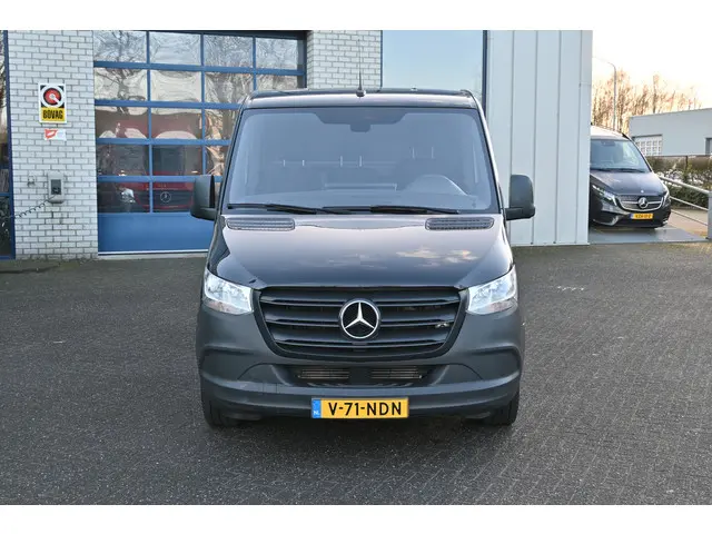 Mercedes-Benz Sprinter 2
