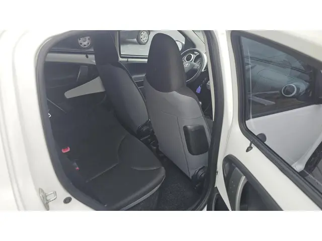Toyota Aygo 1.0 VVT-i Now AIRCO 2013! 2013 Benzine 9
