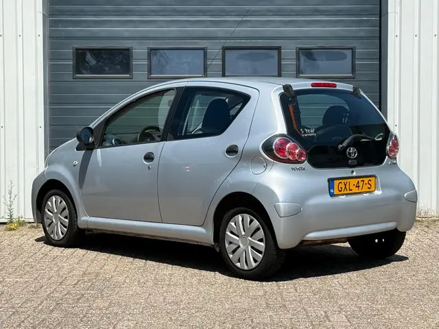 Toyota Aygo 1.0 VVT-i Now 5-deurs / APK 2013 Benzine 2